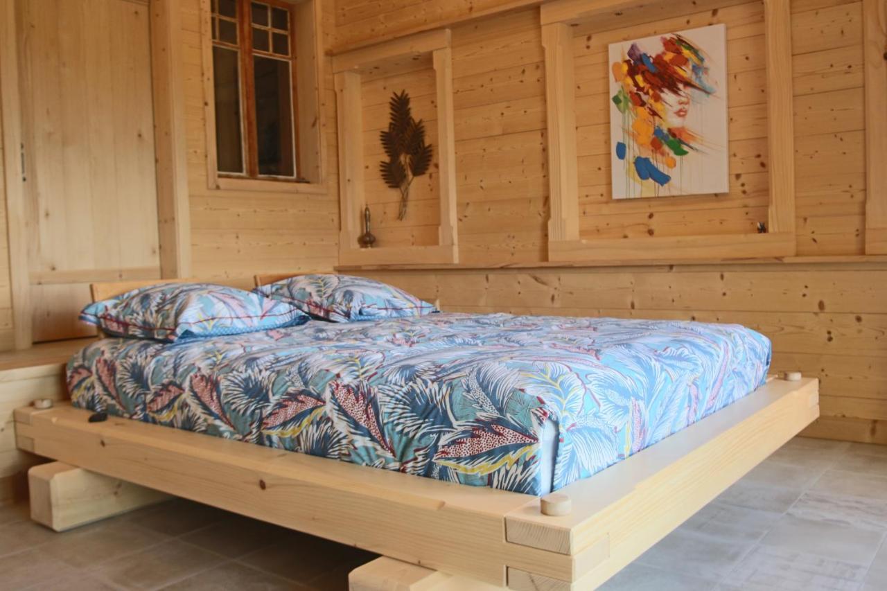 Les Abeilles Bed & Breakfast Romont Екстериор снимка