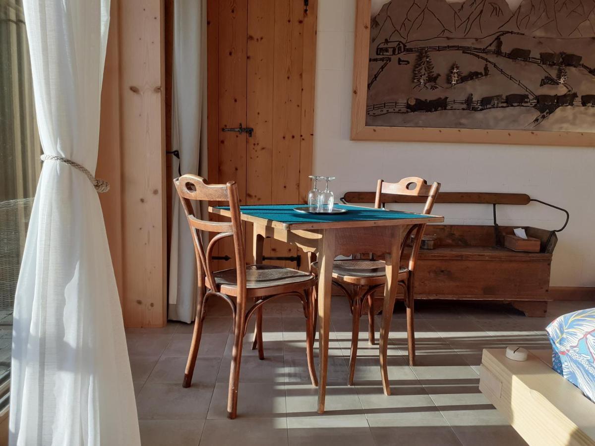 Les Abeilles Bed & Breakfast Romont Екстериор снимка