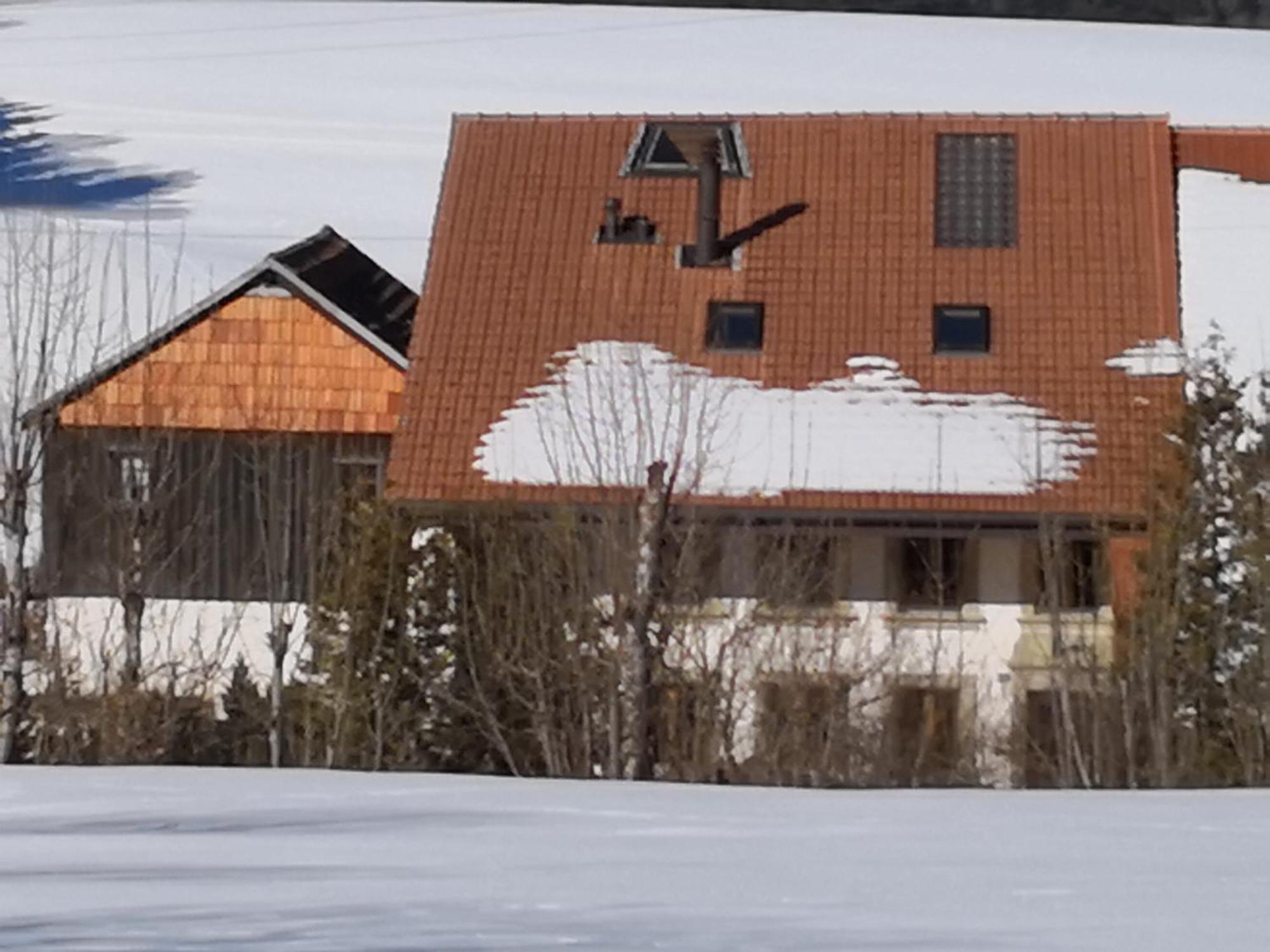 Les Abeilles Bed & Breakfast Romont Екстериор снимка
