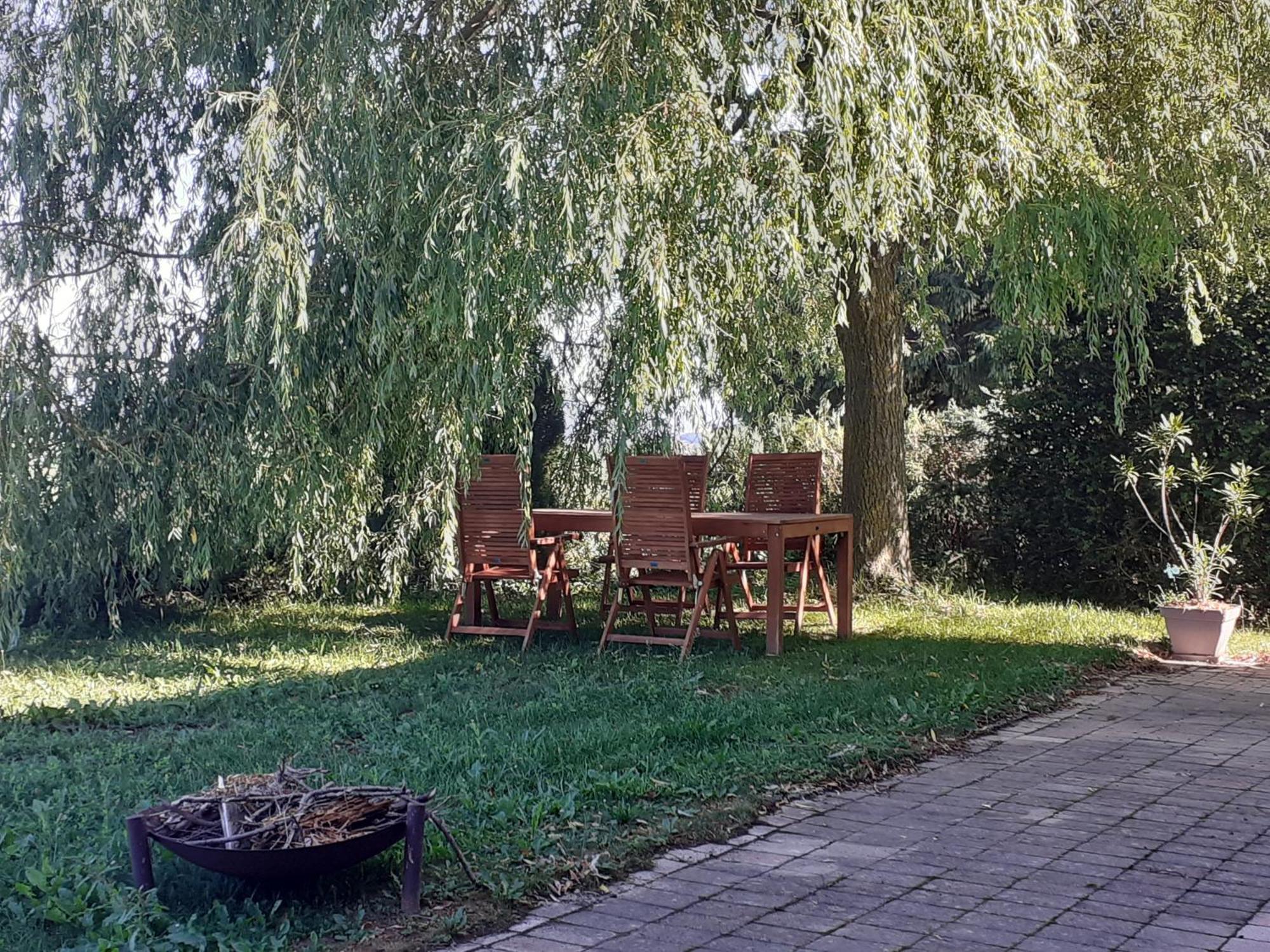 Les Abeilles Bed & Breakfast Romont Екстериор снимка